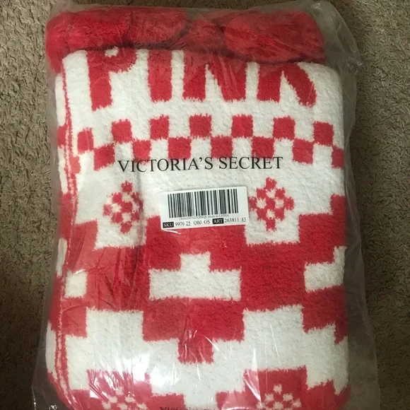 New Victoria’s Secret PINK logo Soft Red White
Marshmallow Knit Blanket Throw - Picture 5 of 6